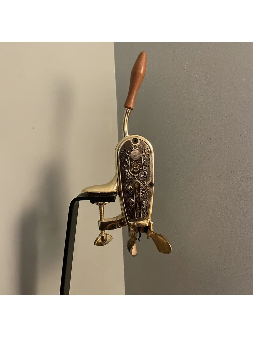 Vintage Vinaire Reserve Gold Tone Wine Bottle Opener Cork Puller with Stand